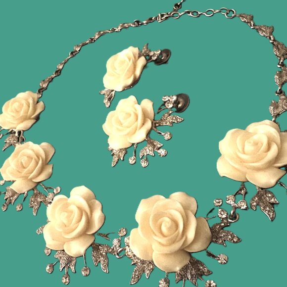 Beautiful Butter Rose Necklace and Matching Earrings Silver with Rhinestones - Picture 9 of 12